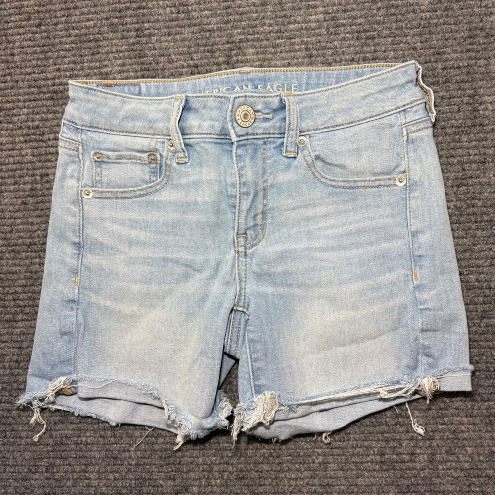 American Eagle Women 2 Midi Denim Shorts Light Wash Next Level Stretch Raw Hem